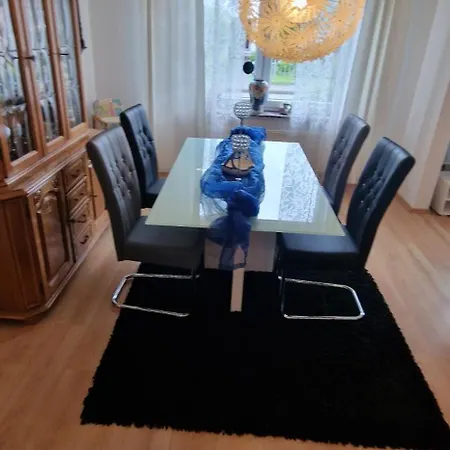 Stadtrand Haushaelfte *