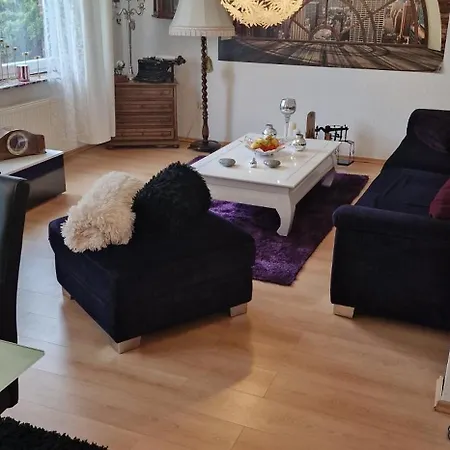 Stadtrand Haushaelfte *