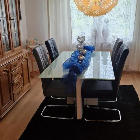 Stadtrand Haushaelfte בית נופש *