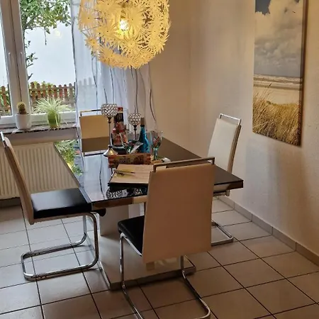 Stadtrand Haushaelfte