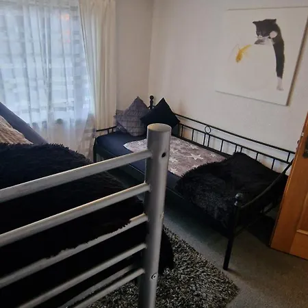 Stadtrand Haushaelfte *